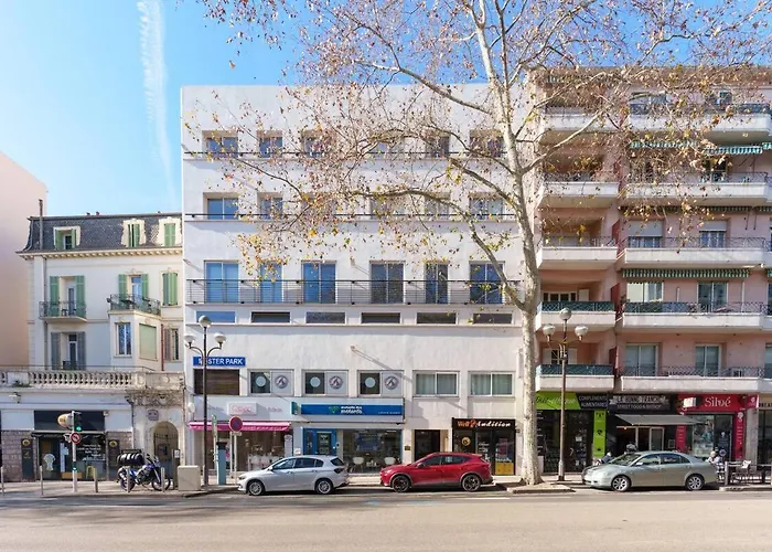 Centre Ville A 5 Mn A Pied Du Palais Et Plages