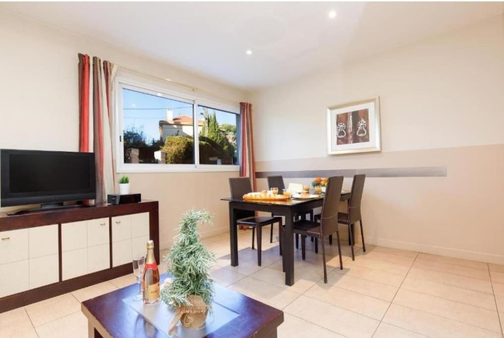 Centre A 5 Mn A Pied Du Palais Et Plages Apartment *